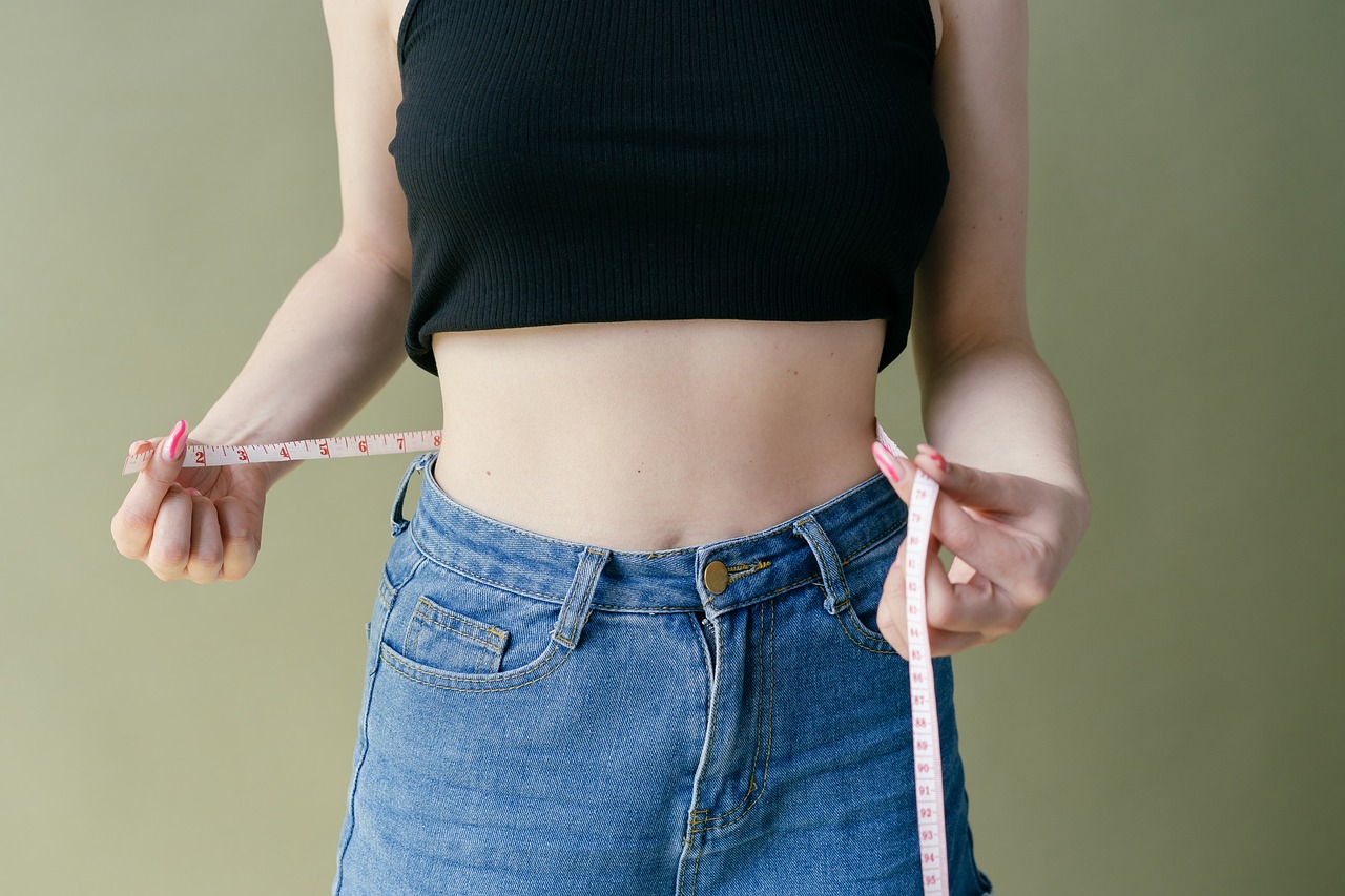 Liposuction ve Karın Germe Daha İnce ve Estetik Bir Karın Profili İçin Doğru Seçenek 