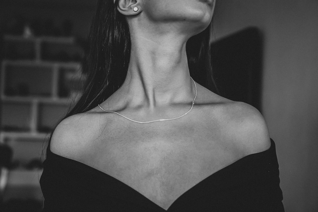 Gençlik Işıltısını Koruma Yolculuğu Boyun Germe Operasyonları (Neck Lift) ile Gençlik Sırlarını Keşfedin